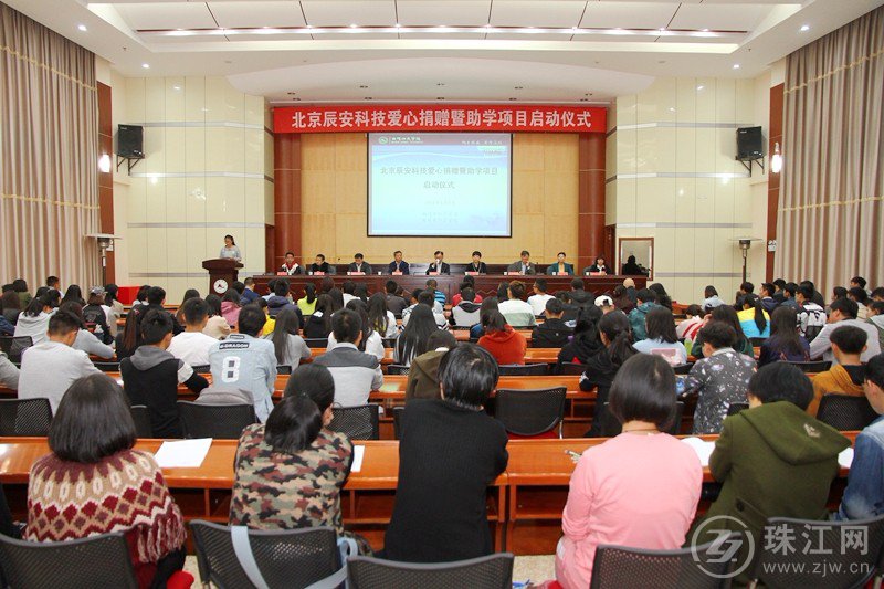 壹号娱乐爱心捐赠35万元为曲靖高校孤残学生“加勺菜” 壹号娱乐爱心捐赠35万元为曲靖高校孤残学生“加勺菜”