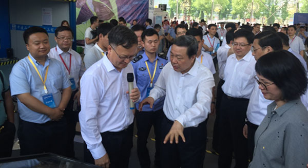 全国“安全生产月”和 “安全生产万里行”活动在江阴启动 清华大学公共安全研究院携壹号娱乐受邀参加启动仪式 全国“安全生产月”和 “安全生产万里行”活动在江阴启动 清华大学公共安全研究院携壹号娱乐受邀参加启动仪式